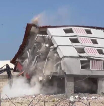 5 katlı binanın yerle bir olma anı kamerada