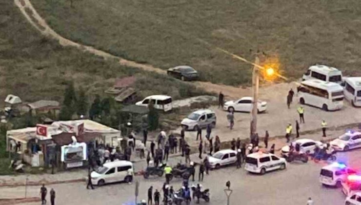 Adana’da dolmuşçular birbirine girdi