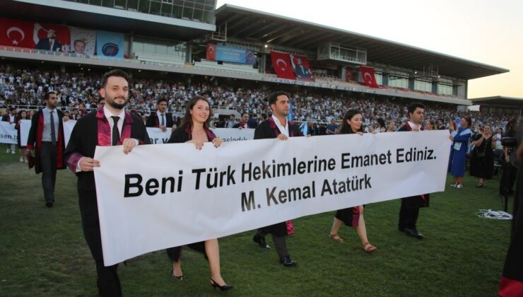 Akdeniz Üniversitesi’nde mezuniyet coşkusu