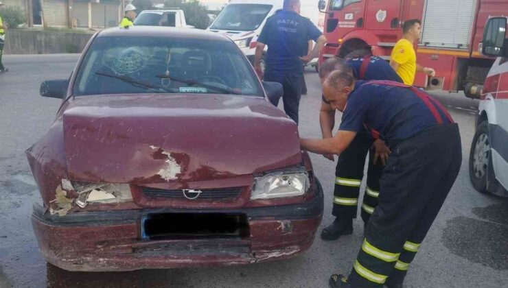 Antakya’da iki otomobilin karıştığı kazada 4 kişi yaralandı