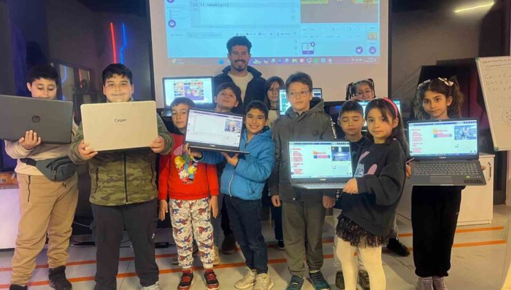 Antalya Bilim Merkezi’nde öğrenciler yapay zekayı öğreniyor