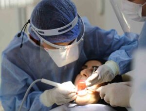 Antalya Büyükşehir Belediyesi Sağlık Merkezi’nde sosyal güvence aranmaksızın sağlık hizmeti