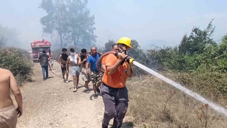 Manavgat’ta mezarlık yangını ormana sıçradı, mahalleliyi alarma geçirdi