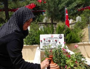 Burdur’da 15 Temmuz şehidi mezarı başında anıldı