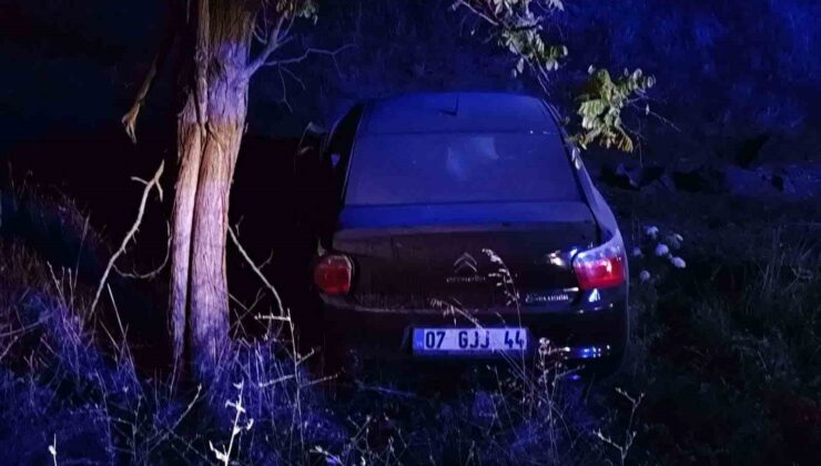 Burdur’da iki otomobil çarpışıp şarampole devrildi: 4 yaralı