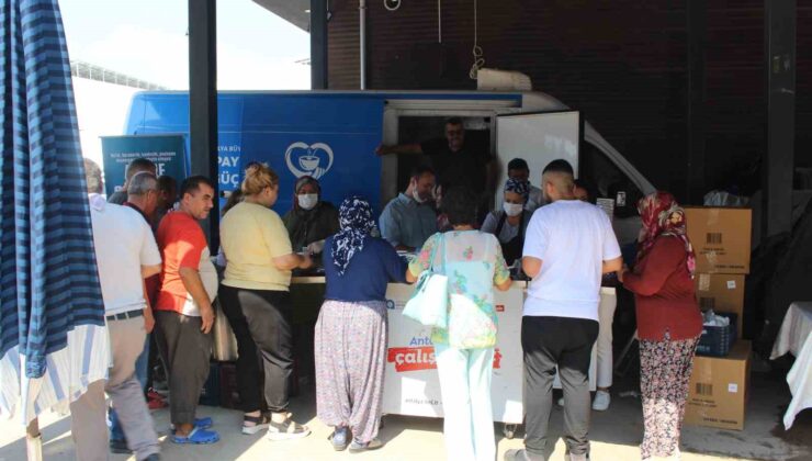 Büyükşehir Belediyesi’nin aşure ikramları sürüyor