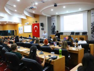 Büyükşehir’den sahipsiz sokak hayvanları toplantısı