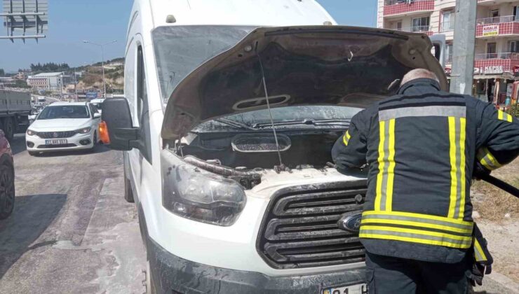 Defne ilçesinde araç yangını çıktı