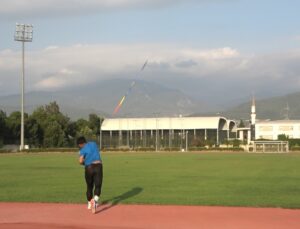 Depremzede sporcu, rekor kırarak Türkiye birincisi oldu