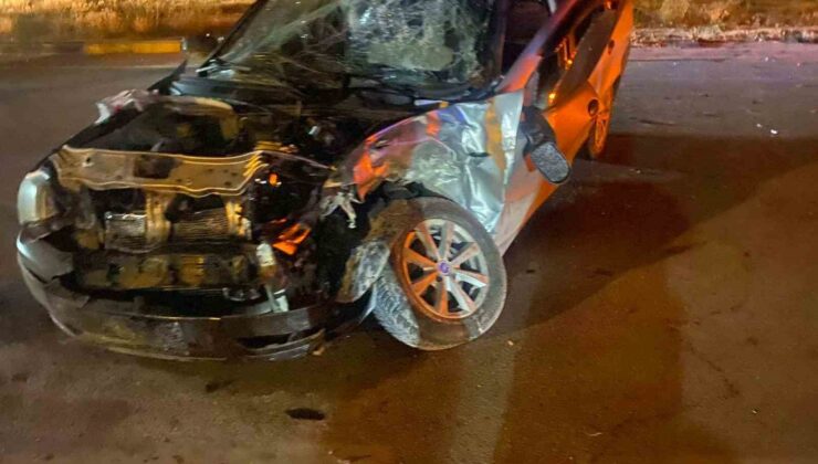 Direksiyon hakimiyetini kaybeden otomobil ağaca çarptı: 3 yaralı