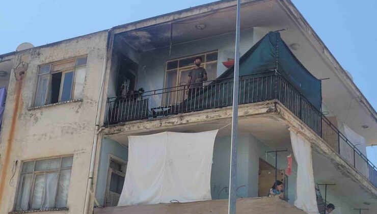 Evin balkonunda çıkan yangın ucuz atlatıldı