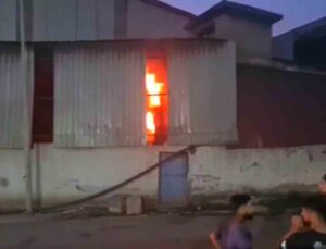 Fabrikada çıkan yangında dumandan etkilenen 6 kişi tedavi edildi