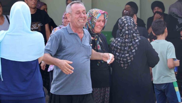 Göle düşen otomobilde can veren anne, baba ve iki kardeşin cenazesi köylerine uğurlandı