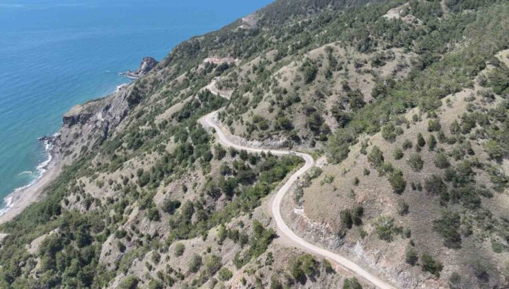 Hatay Büyükşehir Belediye ekipleri Arsuz ilçesinde yol, bakım ve onarım çalışmalarına başladı