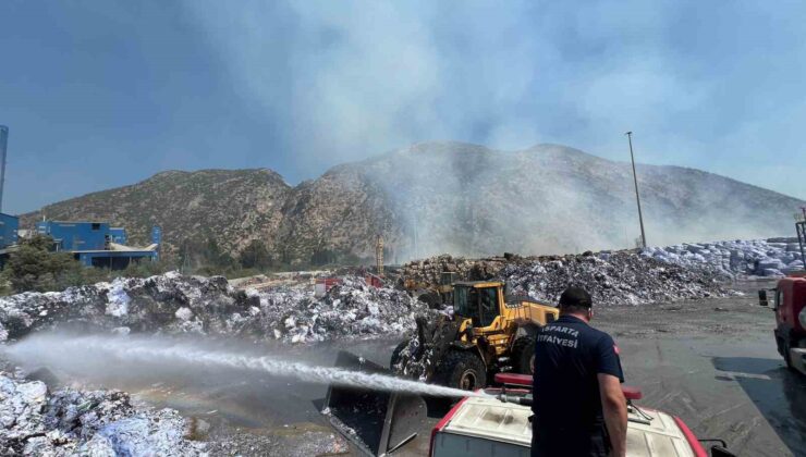 Isparta İtfaiyesi, Söke’deki yangın söndürme çalışmalarına destek veriyor
