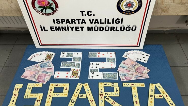 Isparta’da dernekte kumar oynayan 3 kişiye para cezası