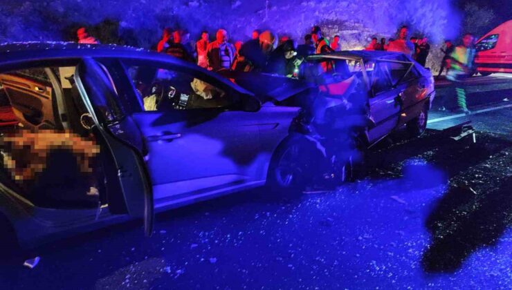 Isparta’da iki otomobil kafa kafaya çarpıştı: 3 ölü, 10 yaralı