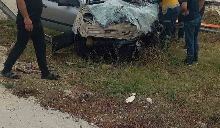 Isparta’da otomobil kamyona arkadan çarptı: 2 ölü