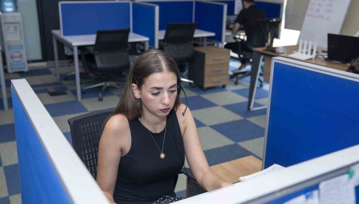 Kariyer Merkezi iş arayanlar ile işverenleri buluşturuyor