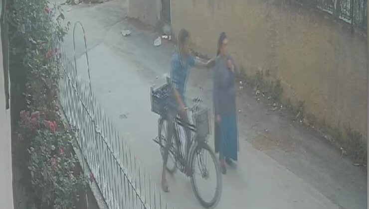 Kolyesini çalmak istediği kadından dayak yedi