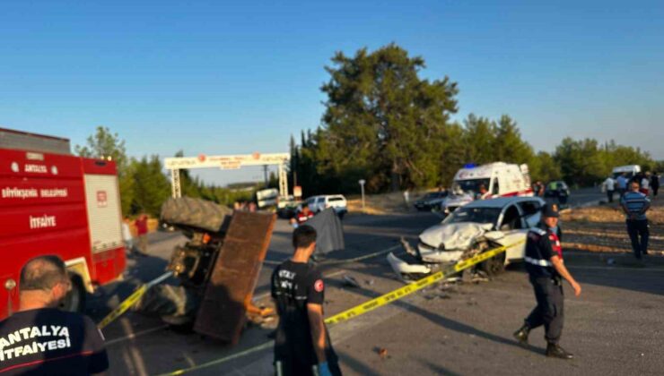 Kontrolden çıkan otomobil traktöre çarptı: 1 ölü