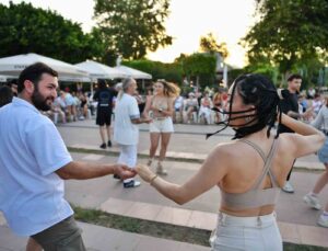 Konyaaltı Belediyesi vatandaşları dansla buluşturdu