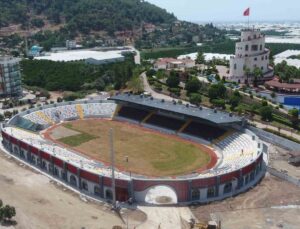 Kumluca Atatürk Stadyumu’nda son rötuşlar yapılıyor