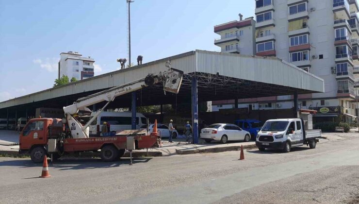 Kumluca’da eski halk pazarı yıkılıyor