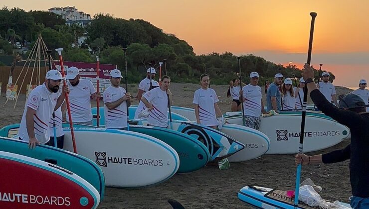 Mersin’de ayakta kürek sörfü etkinliği düzenlendi