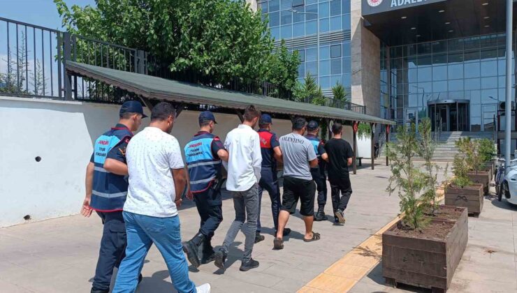 Mersin’de göçmen kaçakçılarına yönelik operasyon: 5 gözaltı