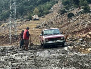 Mersin’de şiddetli yağış hayatı olumsuz etkiledi