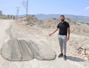 Mikserin yola beton döktüğü anlar kamerada