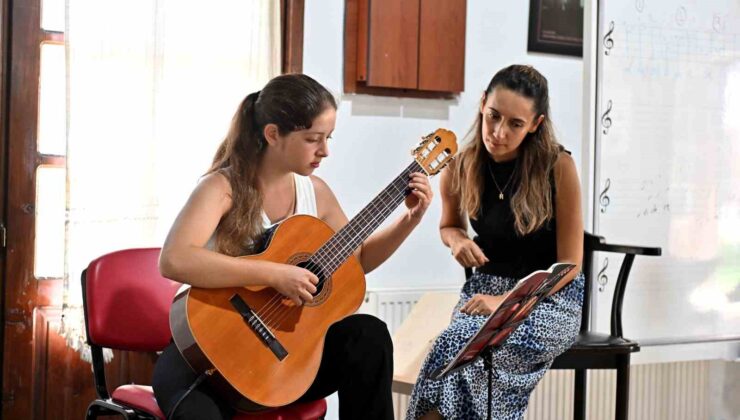 Muratpaşa’da yaz dönemi kursları devam ediyor