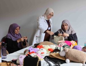 Oğlunu kaydettirmek için gittiği merkezde usta öğretici oldu