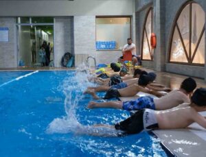 Onikişubat’ta yüzme kursları