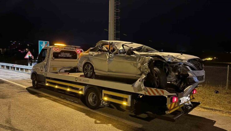Osmaniye’de lüks otomobil tıra arkadan çarptı: 4 yaralı