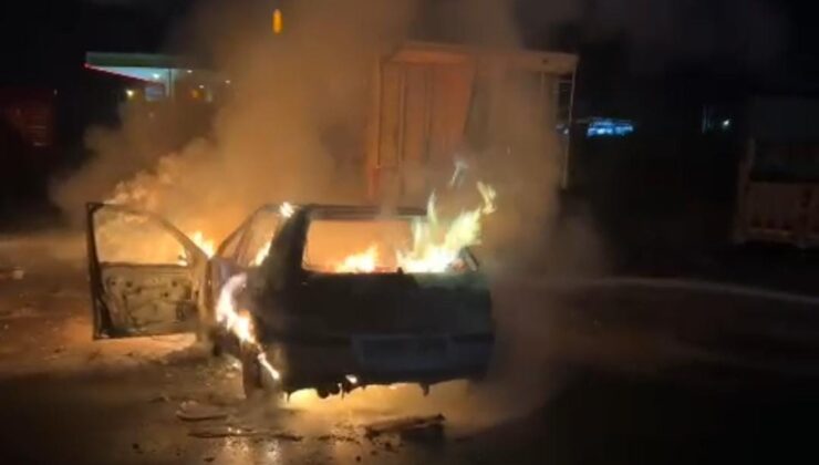 Park halindeki otomobil alev topuna döndü