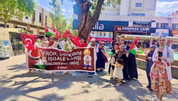 Sağlık çalışanlarından Gazze için “sessiz yürüyüş”