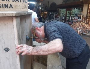 Sıcak havada çeşme başlarında serinlik