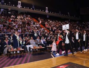 Toros Üniversitesi’nde mezuniyet coşkusu