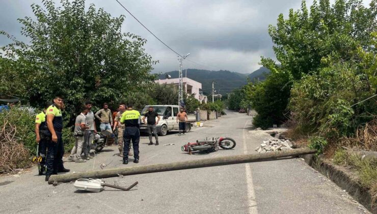Üzerine elektrik direği devrilen şahıs yaralandı
