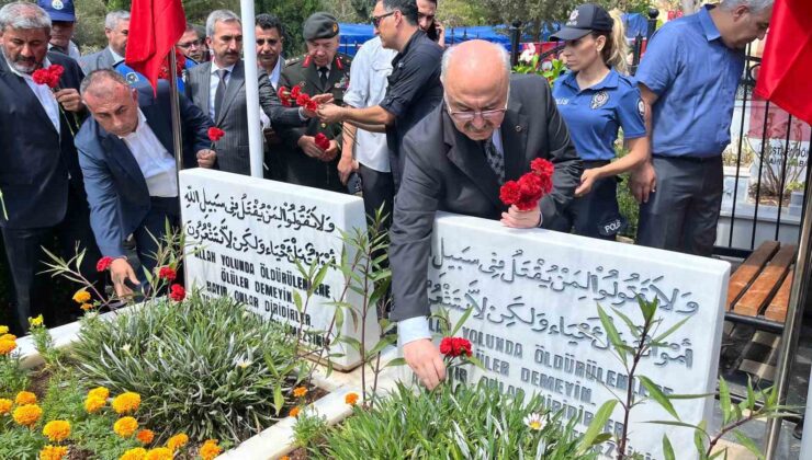 Vali Köşger: “Hainler Türk milletine kendi silahını doğrultulmaya çalıştı”
