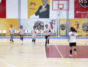 Yaz kurslarında geleceğin voleybolcuları yetişiyor