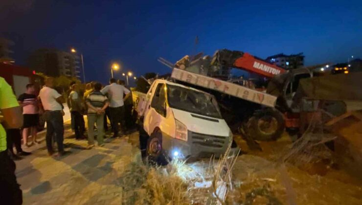 Yoldan çıkan kamyonet park halindeki iş makinesine çarptı