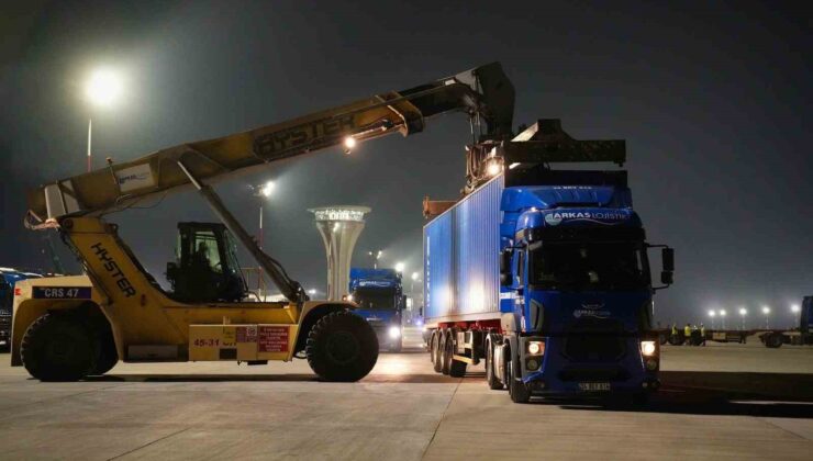 87 yıllık havalimanı 4 saatte taşındı