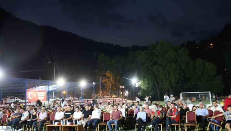 Adana’da açık hava sinemasında “Aybüke, Öğretmen Oldum Ben” filmi gösterildi