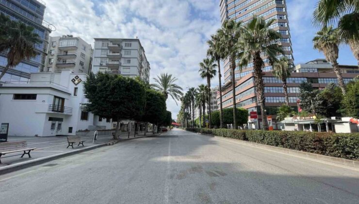 Adana’da kavuran sıcaklarla sokaklar boşaldı, kentteki sakinlik vatandaşı memnun etti