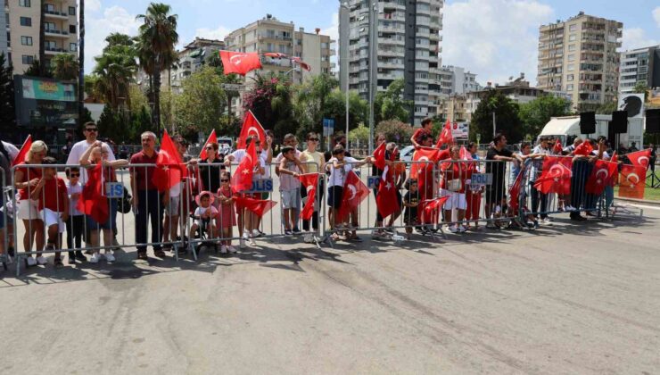 Adana’da Zafer Bayramı’nda sıcak nedeniyle alan boş kaldı