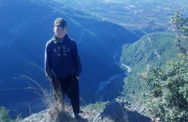 Ağaç budarken akıma kapılan 16 yaşındaki çocuk öldü