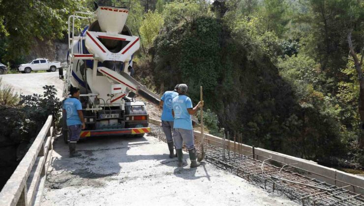 Alanya’da 64 yıllık köprüyü yeniliyor